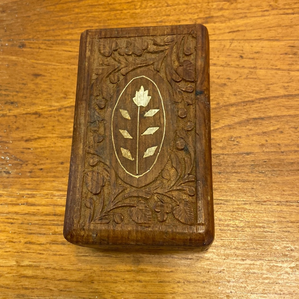 Vintage made in India hand carved wooden floral motif hinged lid trinket box